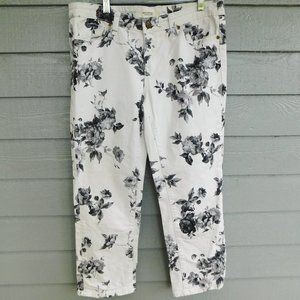 Andrea Jovine Black & White Floral Capri's - Good condition